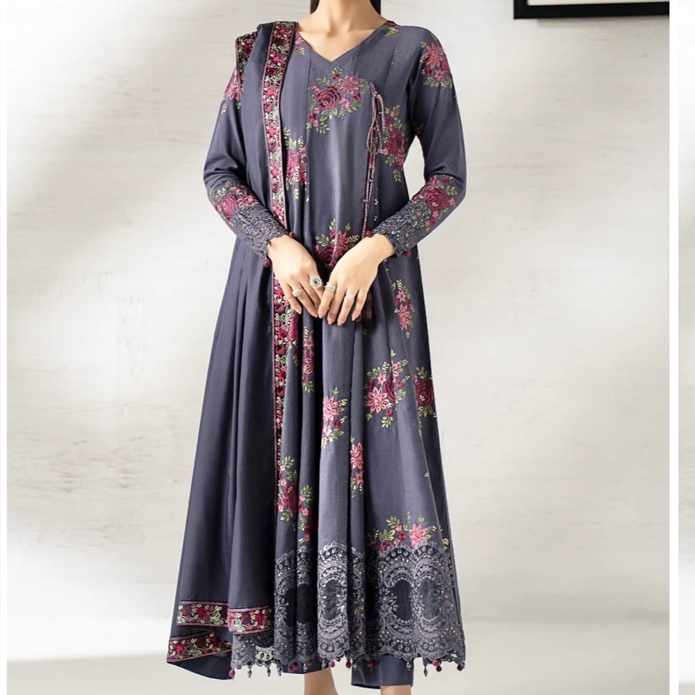 Maria b three piece embroidery khadar  winter dress